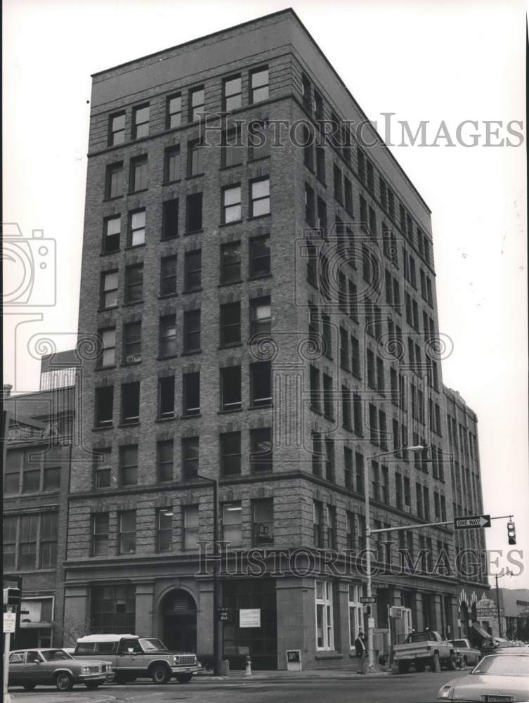 1985 Press Photo Title Building renovation, streetscape, Birmingham, Alabama - Historic Images