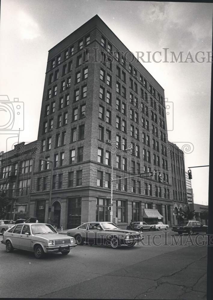 1983 Press Photo Title Building, streetscape, Birmingham, Alabama - abna18247 - Historic Images