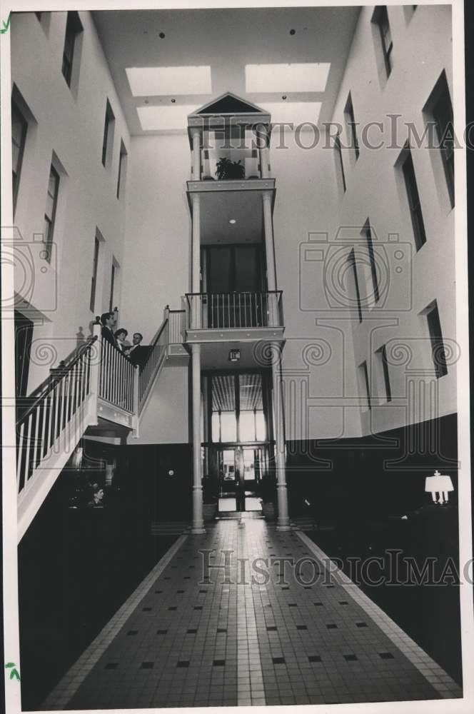 1987 Zinzer Building interior, Birmingham, Alabama - Historic Images