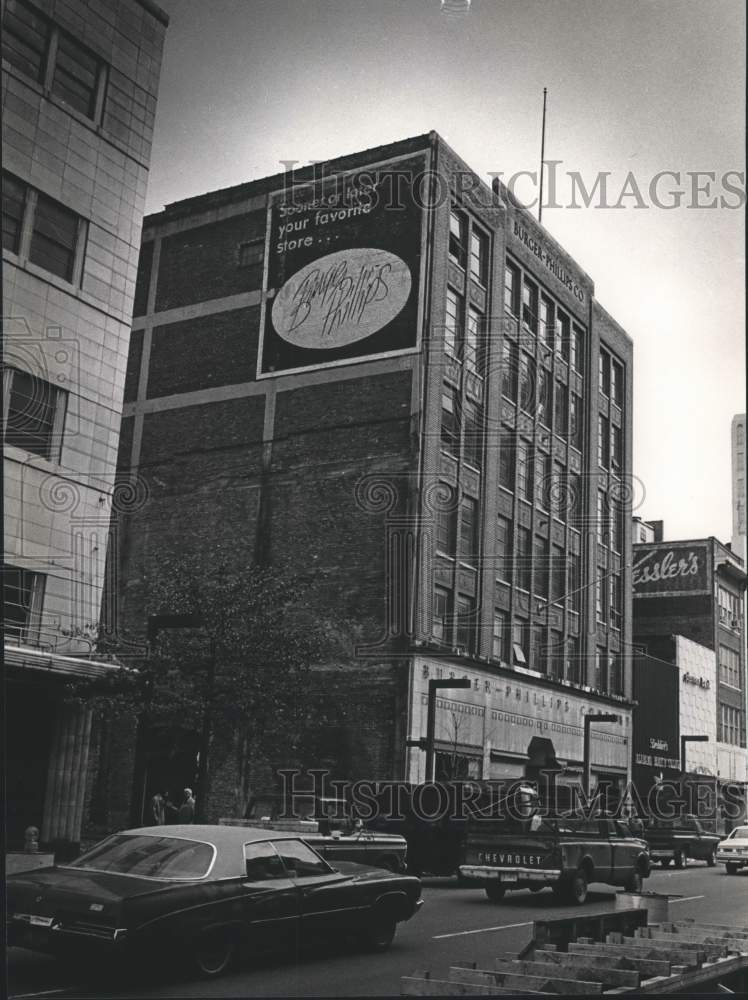 1983 Press Photo Burger-Phillips building, streetscape, Birmingham, Alabama - Historic Images