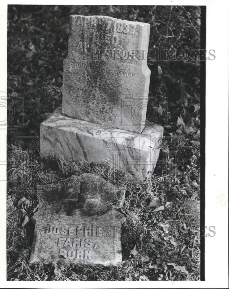 1980 Gravestone damaged at Roebuck Cemetery, Birmingham, Alabama - Historic Images