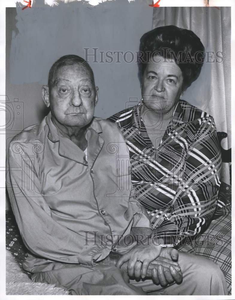 1976 Press Photo Wreck Victim James Armstrong and Wife - abna18316 - Historic Images