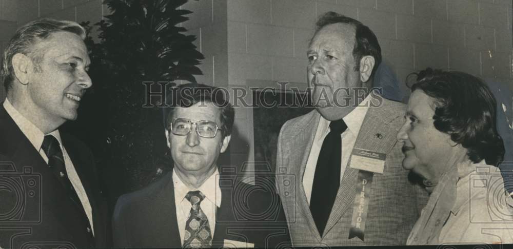 1977 Press Photo Alabama US Representative Belvill with other businessmen etc. - Historic Images