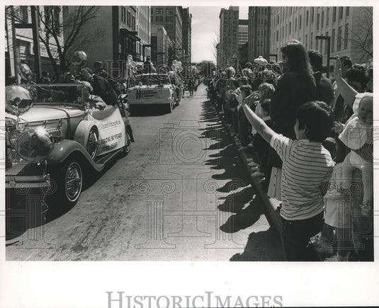 1988, Crowds Watch Birmingham's St. Patrick's Day Parade - abna18467 - Historic Images