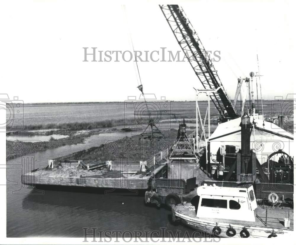 1989 Press Photo Work at Naval Station Causeway - abna18479 - Historic Images