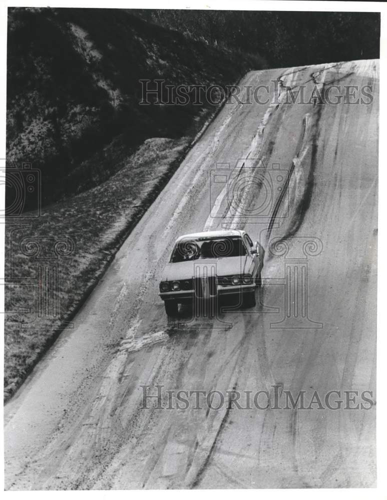 1978 Press Photo Car on icy road in Alabama - abna18582 - Historic Images