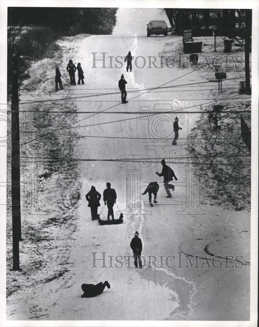 1977, People play in the snow on Linthicum St, Birmingham, Alabama - Historic Images