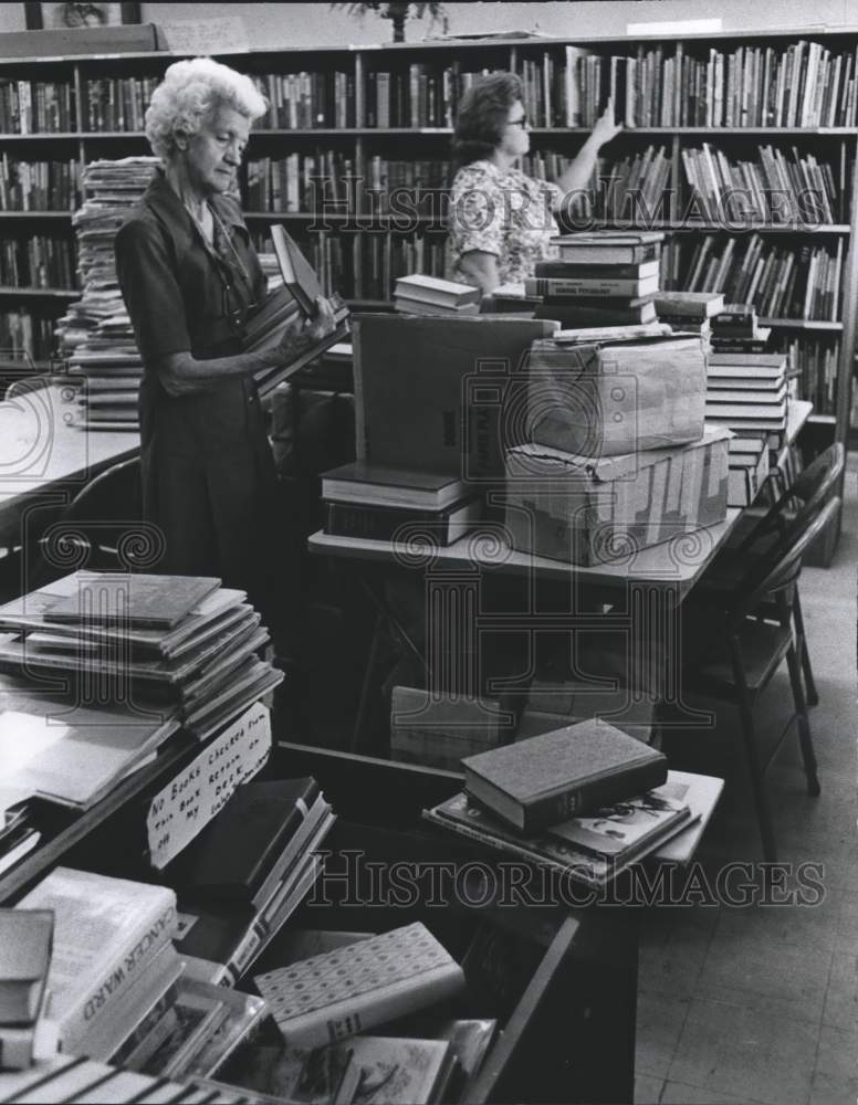 1978 Press Photo Librarians Working in Warrior, Alabama&#39;s Library - abna18631 - Historic Images