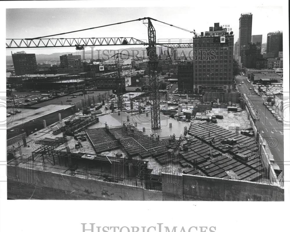 1980 Press Photo Construction on the Birmingham Plaza Office Tower - abna18641 - Historic Images