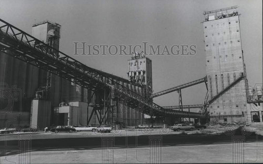 1987, Grain elevator, landscape shot, Alabama State Docks, Mobile, AL - Historic Images