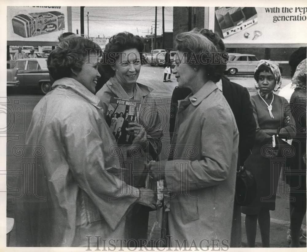 1966 Press Photo Mrs. George Wallace &amp; two women, campaign trail - abna18694 - Historic Images