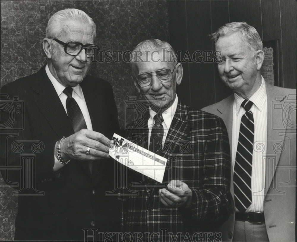 1982 Judge J. W. Williams presented gift in Homewood - Historic Images