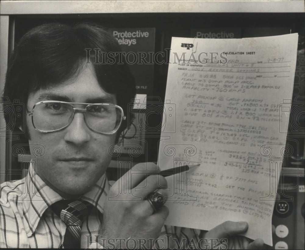 1977, Alabama Power Company engineer Therron Wingard holds document - Historic Images