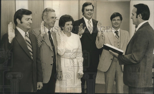 1978, Probate Judge Thomas Snowden swears in members in Columbiana - Historic Images
