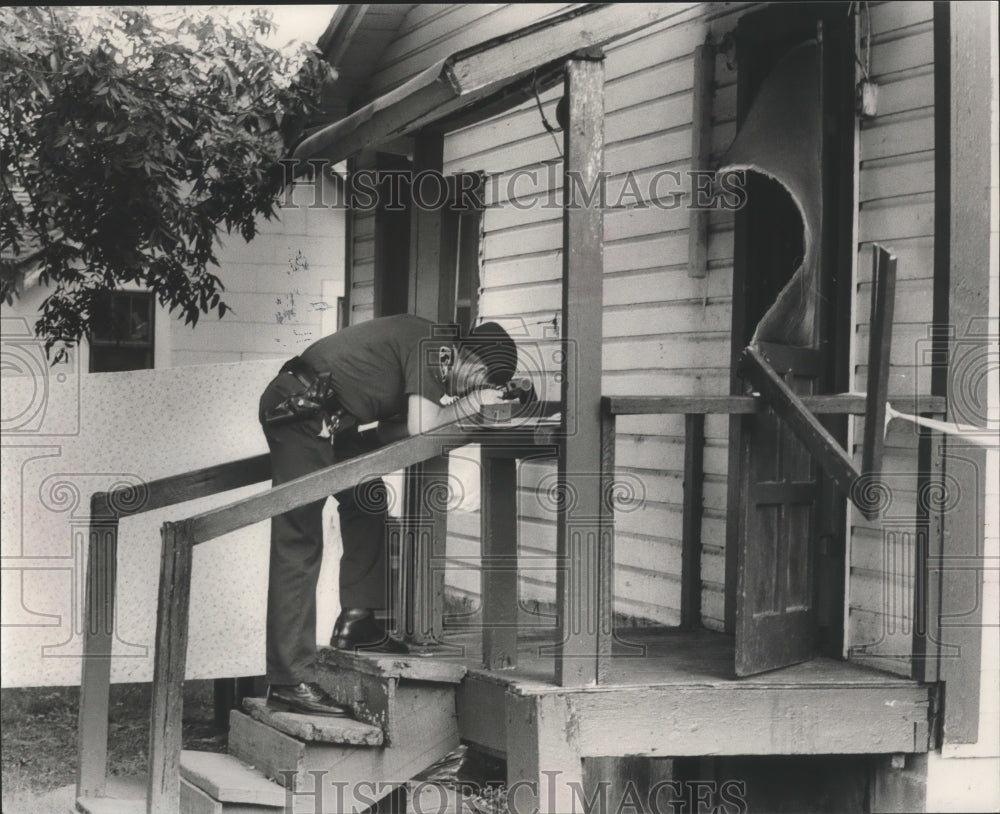 1989 Porch where officer Phillip Worcester was shot, Birmingham - Historic Images