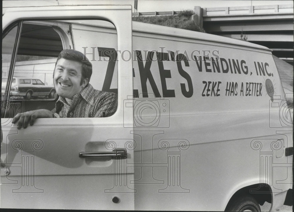 1974 Press Photo Zeke&#39;s Vending, Inc. - Charles Wayne Zuiderhoer with Van - Historic Images