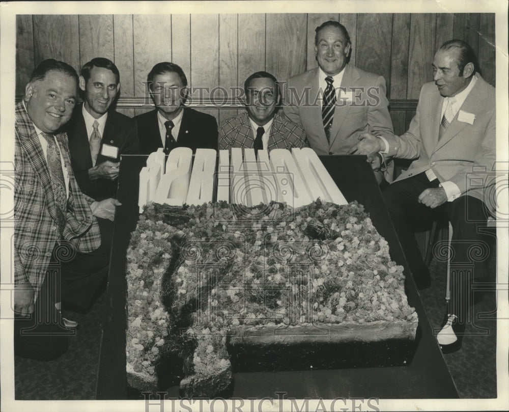 1973 Press Photo Savings and Loan Association Executives at Celebration - Historic Images