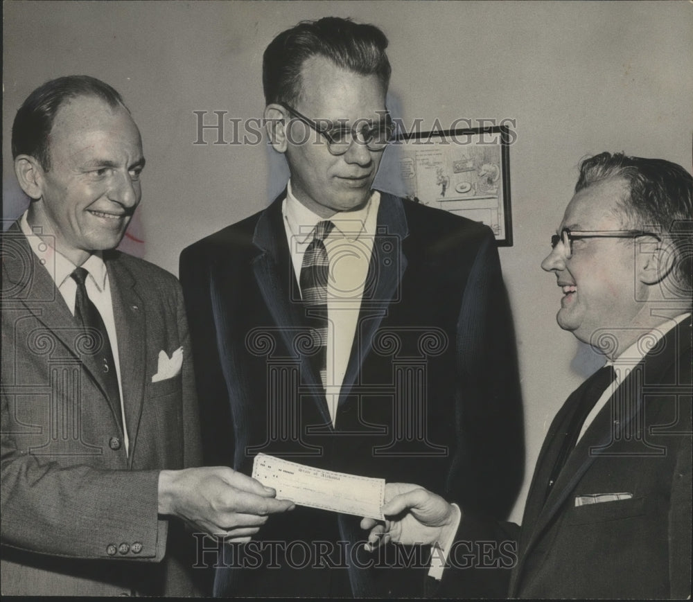 1963 Press Photo Attorneys George Young and George Witcher in Probate Court - Historic Images