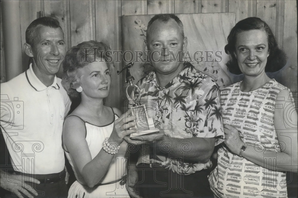 1963 Press Photo Henry Yessick with trophy from Birmingham Aero Club ...