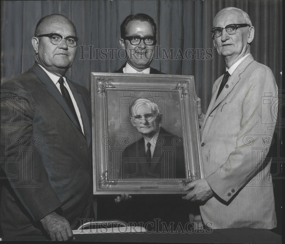 1966 Press Photo East End hospital pioneers at awards dinner, Alabama - Historic Images