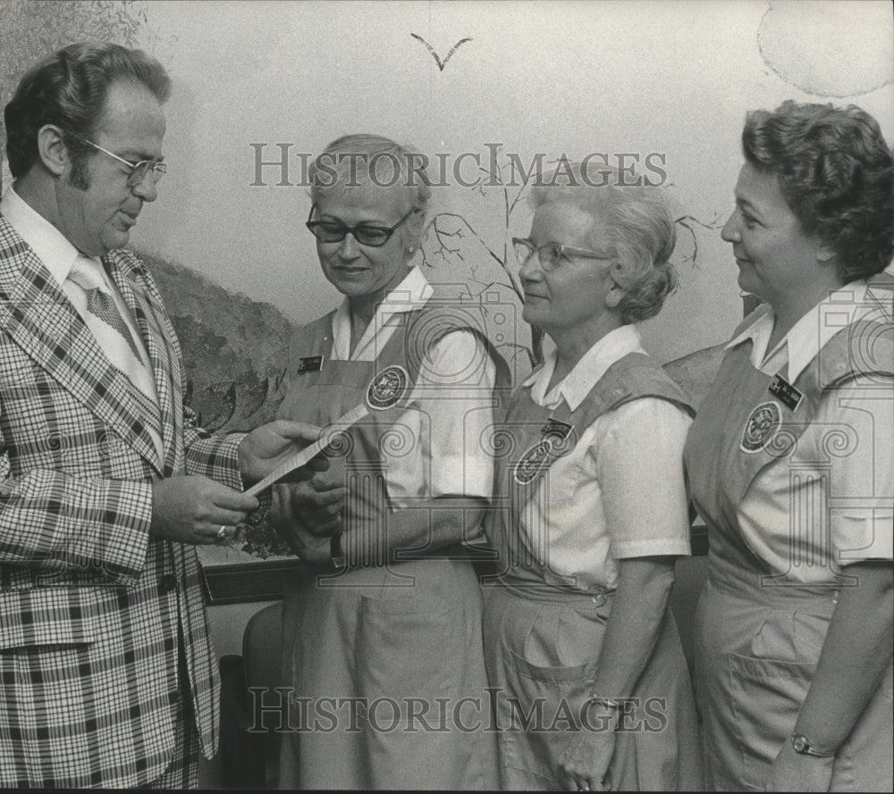 1974 Press Photo East End Memorial volunteers receive recognition, Birmingham - Historic Images