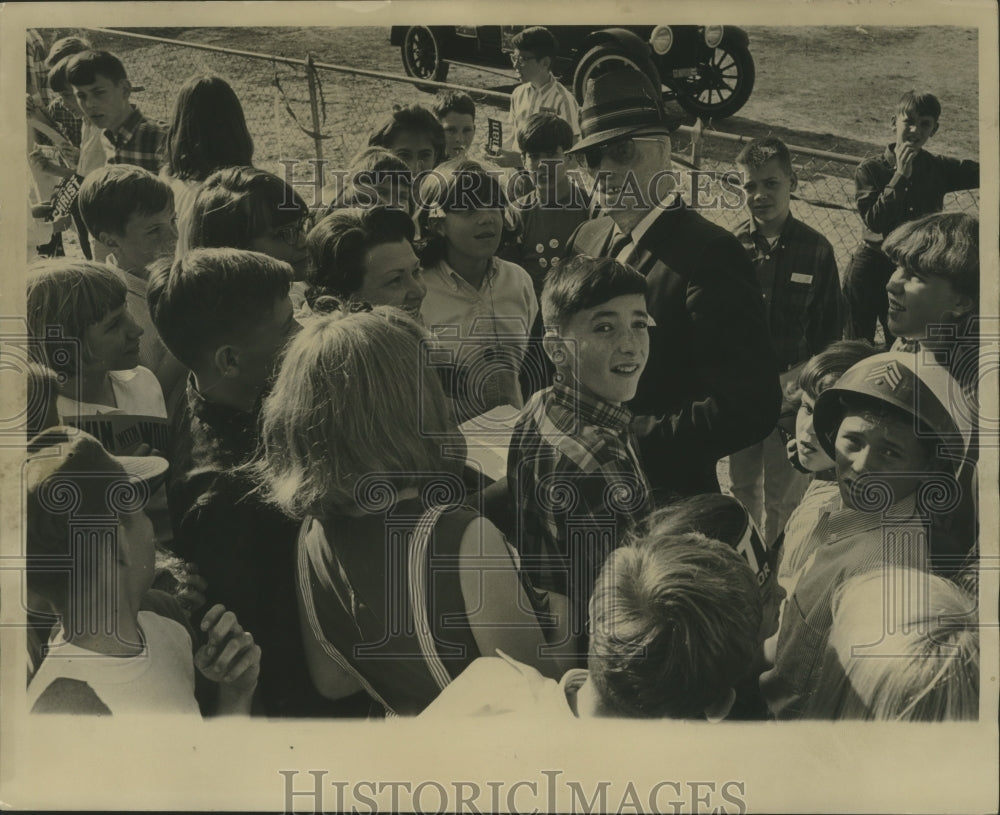 1966 Charles Wood campaigning for governor in Birmingham, Alabama-Historic Images