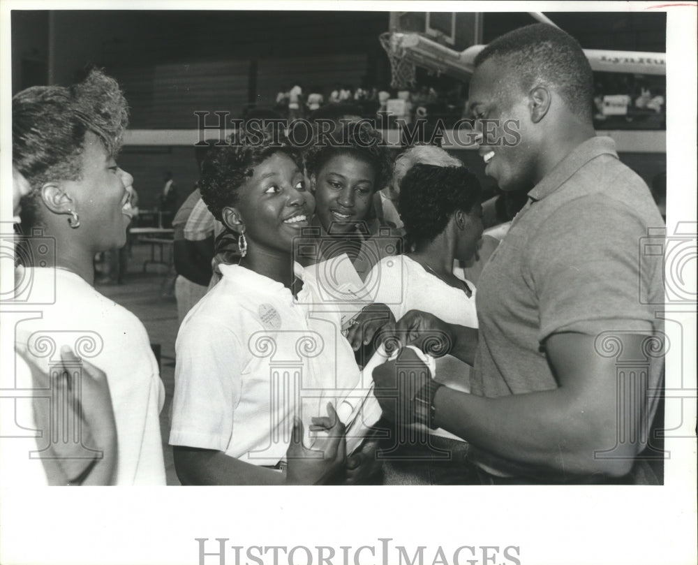 1989 Press Photo Chris Woods, others at Urban League Career Day, Lawson State - Historic Images