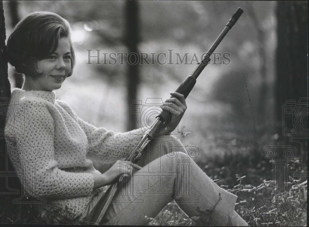 1967 Press Photo Miss Mary Woodward, Member of Scribblers Debutante Group - Historic Images