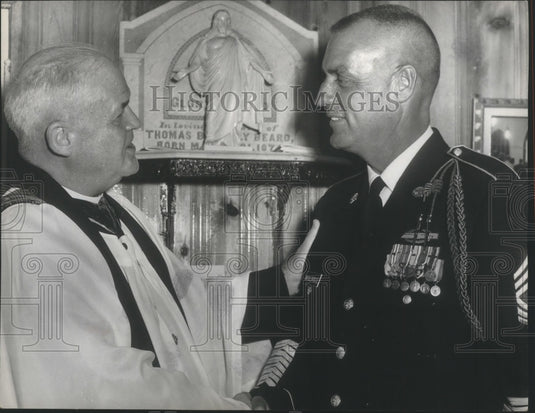 1965 Press Photo Sgt. Maj. William Wooldridge Lights Peace Candle at Church - Historic Images