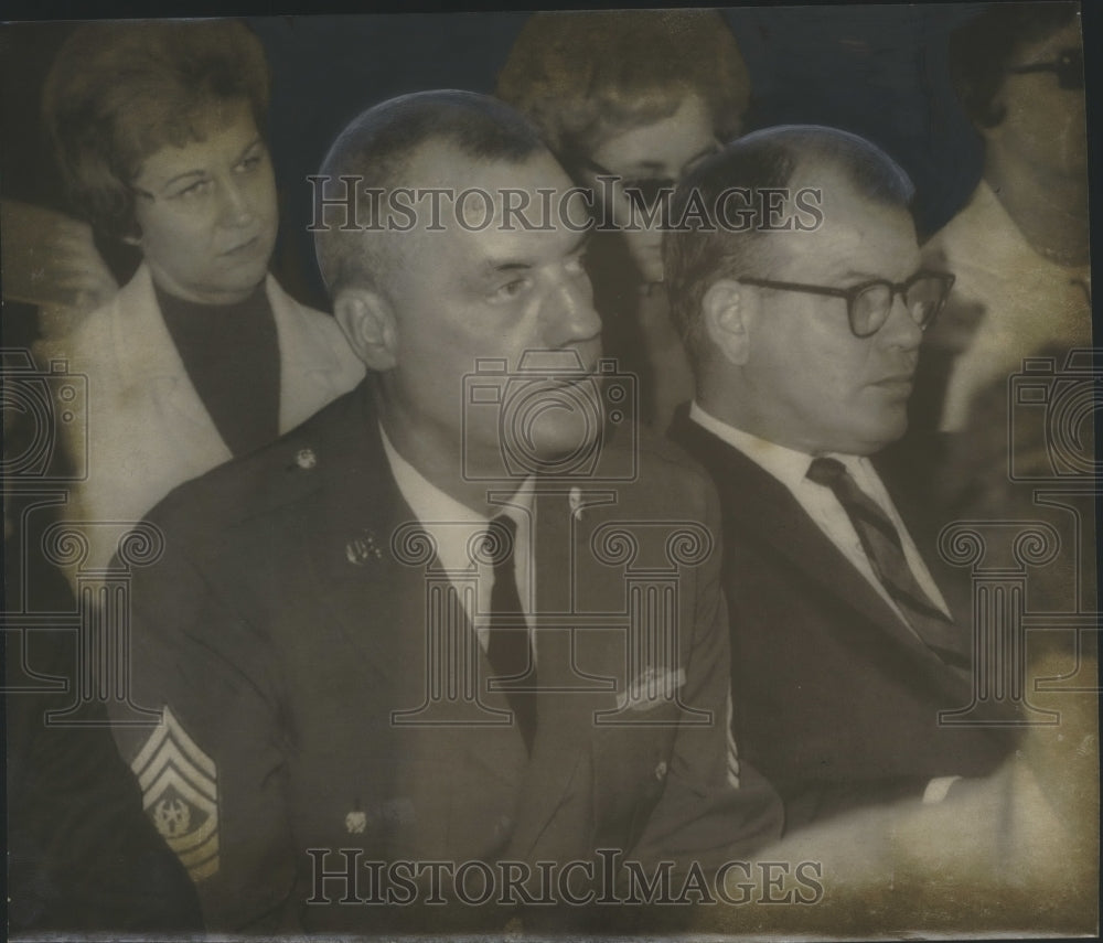 1969 Press Photo Sgt. Maj. William Wooldridge at Senate Investigation Testimony - Historic Images