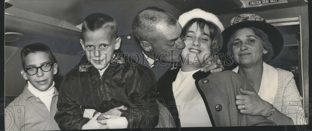 1965 Sgt. Maj. William Wooldridge of 1st Infantry Division, &amp; Family-Historic Images