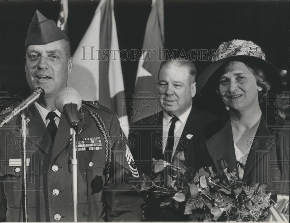 1965 Press Photo Sgt. Maj. William Wooldridge Honored by Jefferson County - Historic Images