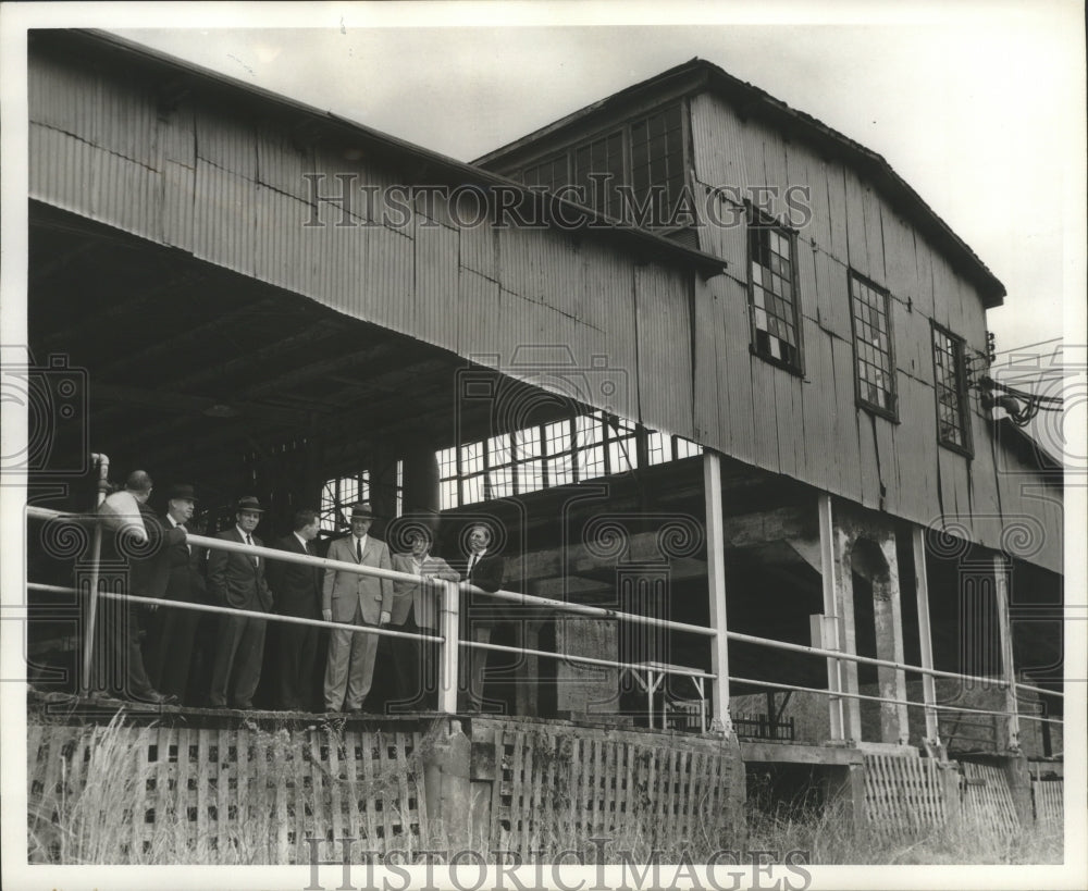 1964 Press Photo City leaders tour Vrendenburgh Lumber Company, Alabama - Historic Images