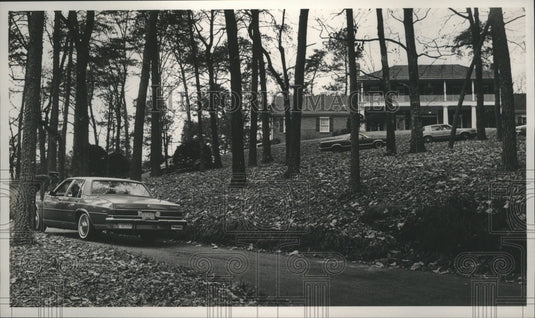 1989 Judge Robert Vance's home on Shook Hill Road guarded by police - Historic Images