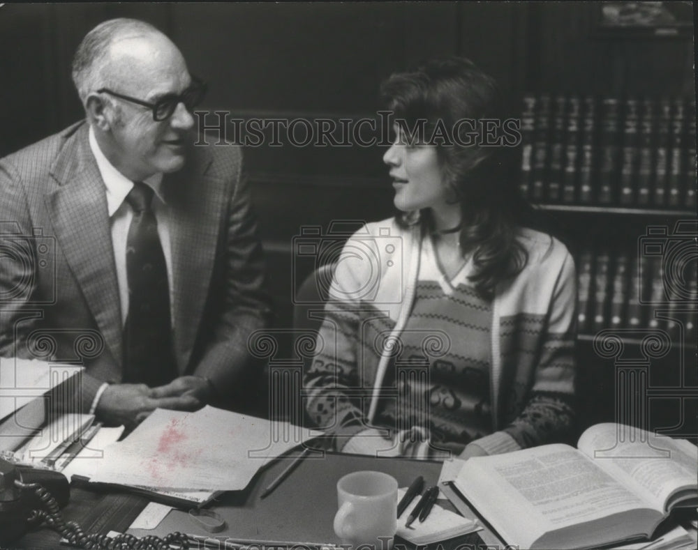 1978 Shelby District Attorney Patty Smith with worker Harold Walden - Historic Images