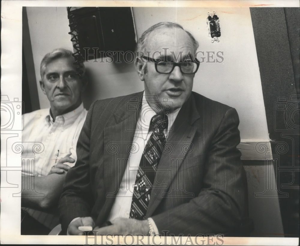 1975 Shelby District clerk Kyle Lansford & attorney Harold Walden - Historic Images