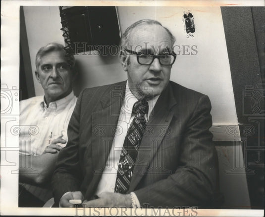 1975 Shelby District clerk Kyle Lansford & attorney Harold Walden - Historic Images