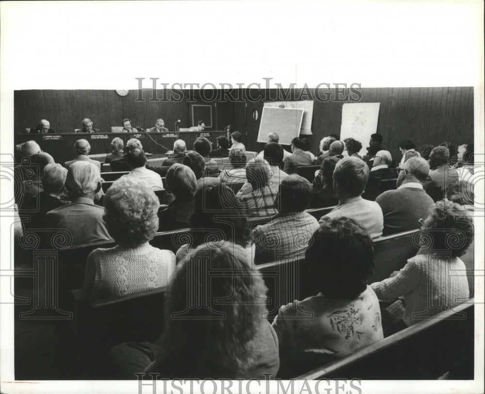 1982 Press Photo Bessemer City Commissioners at a meeting in Alabama - Historic Images