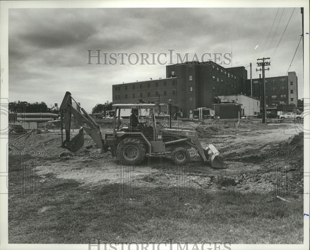 1982 Press Photo Bessemer Carraway Medical Center under construction, Alabama - Historic Images