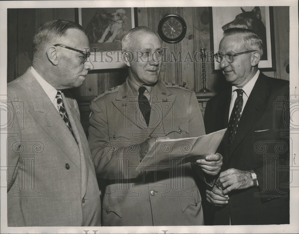 1952 Press Photo H.A. Berg, General Lewis A. Pick and William P. Engel - Historic Images