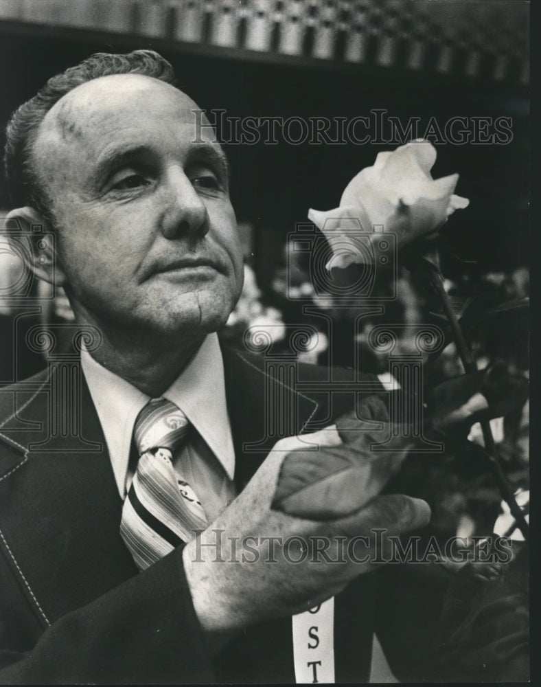 1978 Press Photo J.B. Zeahan at American Rose Society convention at Kahler Plaza - Historic Images