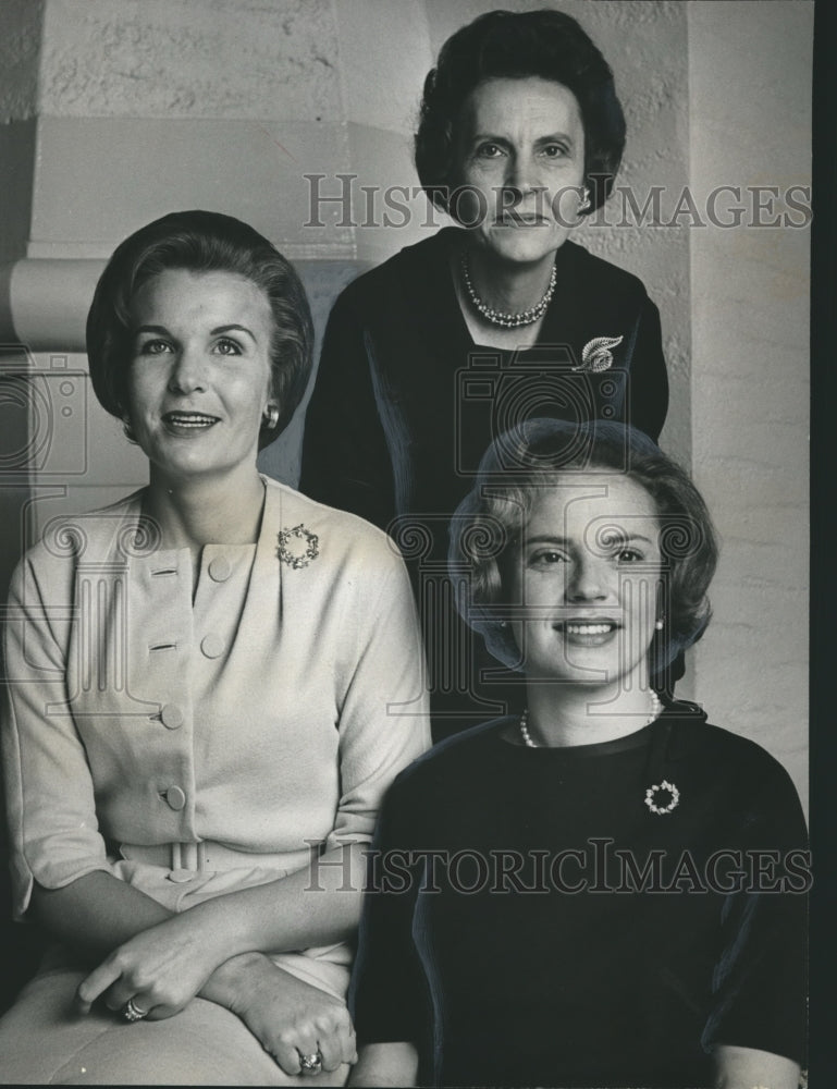 1964 Press Photo Party hostess Mrs. Ed Wilkinson and daughters - abna19375 - Historic Images