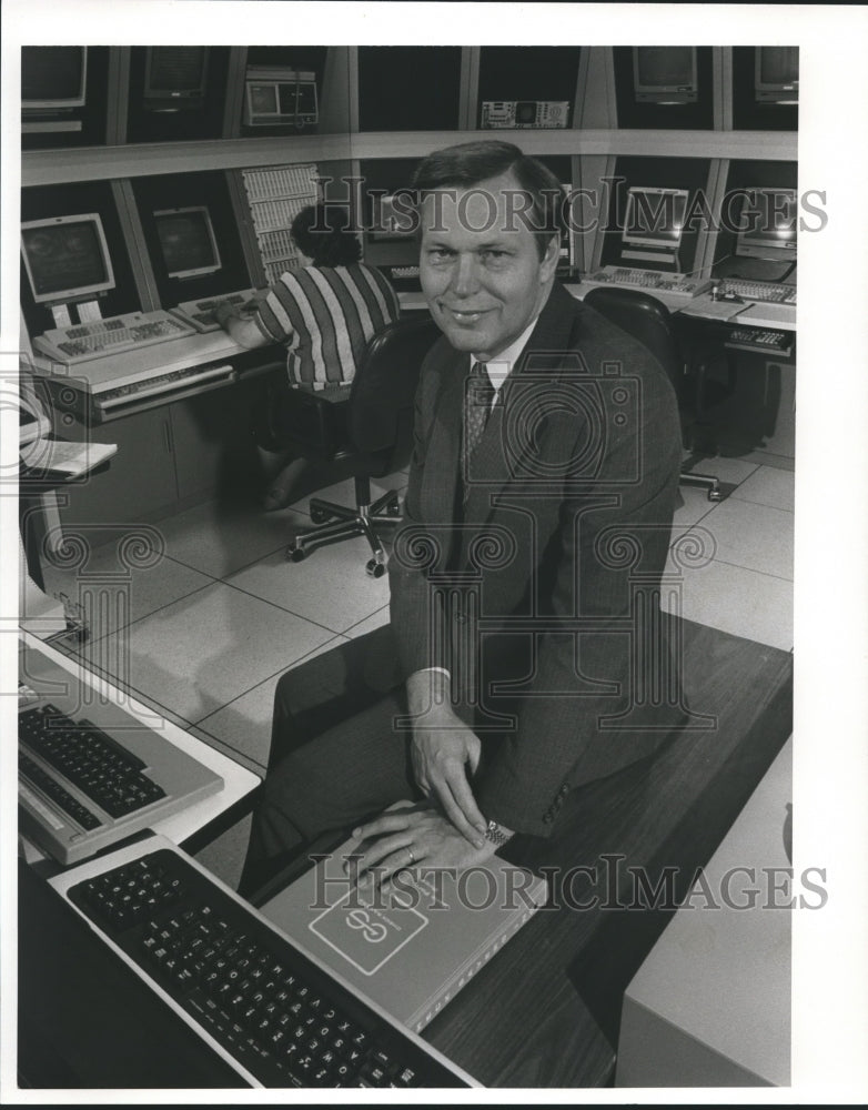 1988 Press Photo Byrd Williams at Central Bancshares - abna19385 - Historic Images