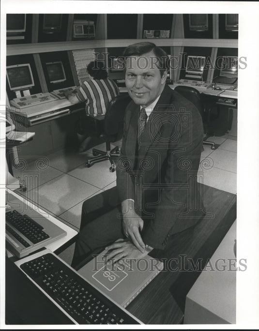 1988 Press Photo Byrd Williams at Central Bancshares - abna19385 - Historic Images