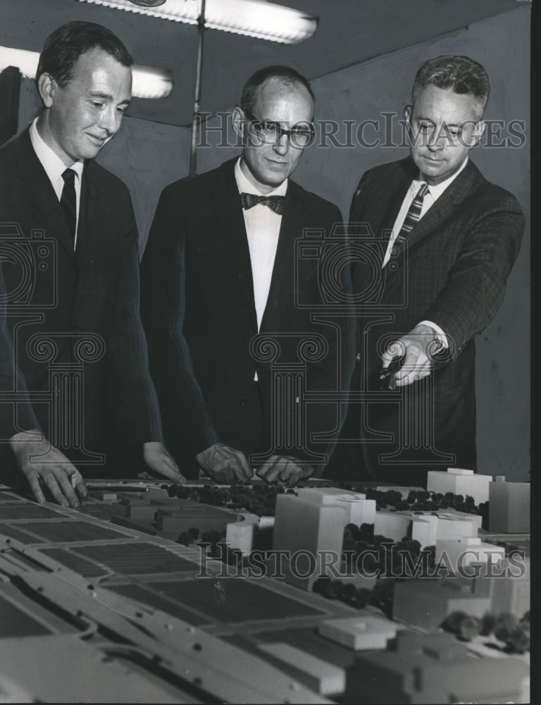 1964 Press Photo "Operation Birmingham" coordinator Bill Williams studies model - Historic Images
