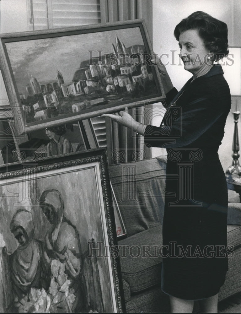 1966 Press Photo Mrs. Mary T. Williams Preparing for Exhibit of her Paintings - Historic Images