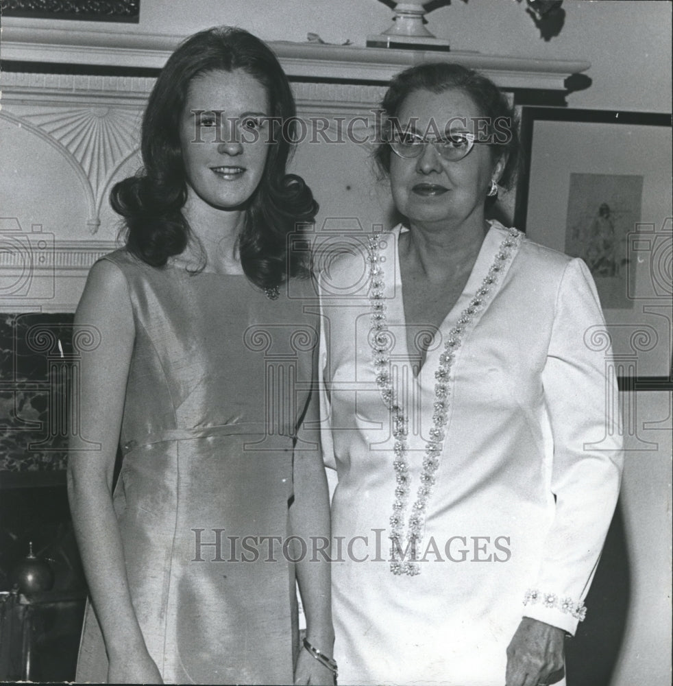 1972, Mary Jean Williams, debutante, presented at tea, Alabama - Historic Images