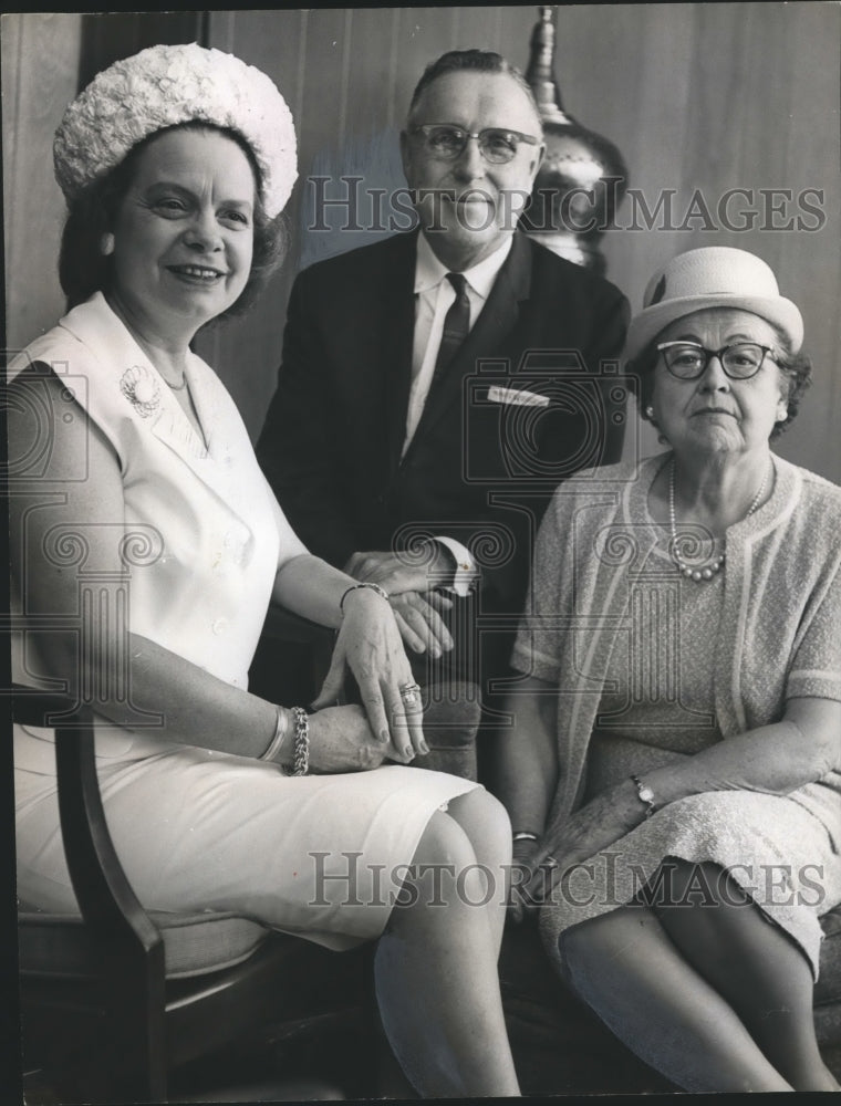 1964 Press Photo Mrs. J. Mark Williamson with Civic Club members - abna19412 - Historic Images