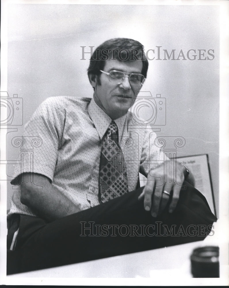 1977 Press Photo Tom Wright, &#39;Daily Home&#39; Newspaper Owner - abna19427 - Historic Images