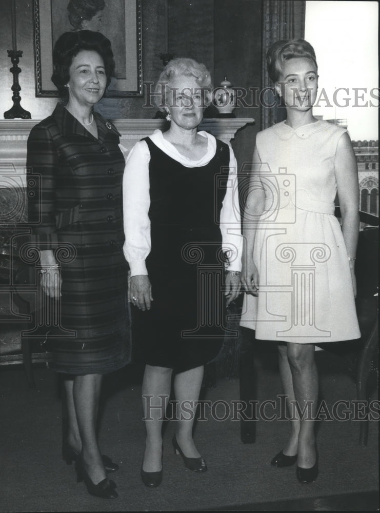 1969 Press Photo Mrs. L. Wright, Princess S. Troubetzkey & Mrs. Lamar Osment, AL - Historic Images